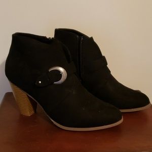 Comfortable black booties!